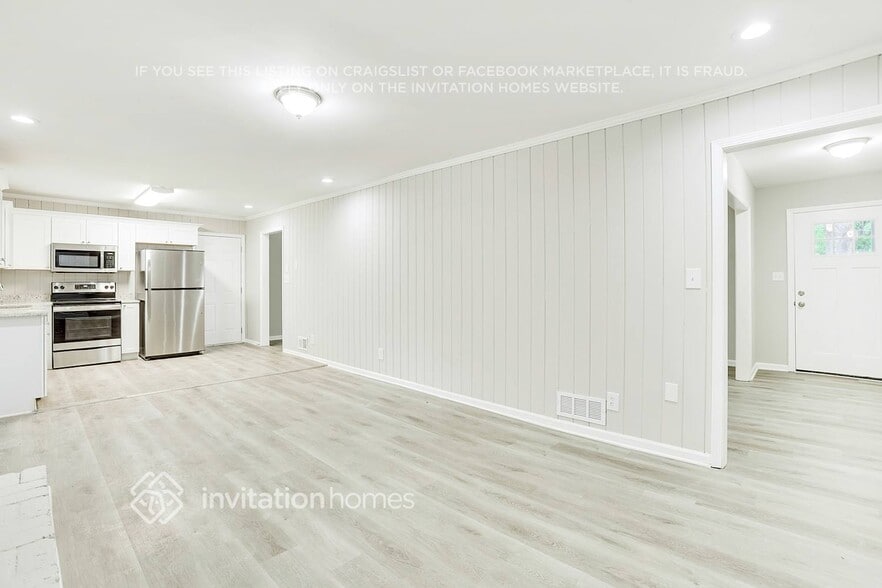 Building Photo - 2550 Greenwood Cir