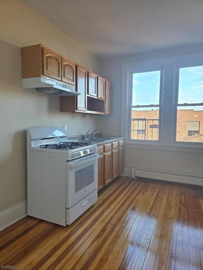 Building Photo - 80 Union Ave