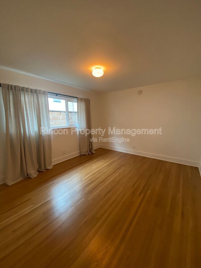 Building Photo - 373 Sierra Dr