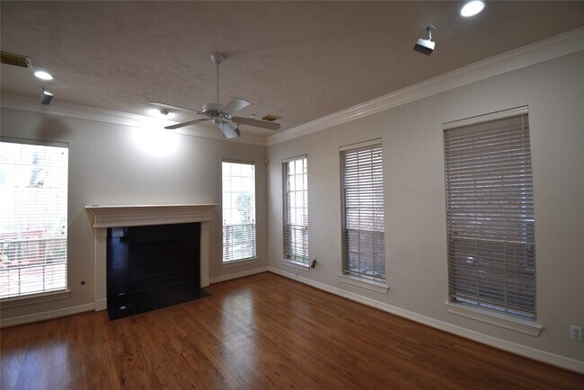 Building Photo - 2835 Briarhurst Park