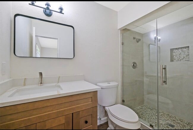 Building Photo - 5007 Ridgecreek Dr