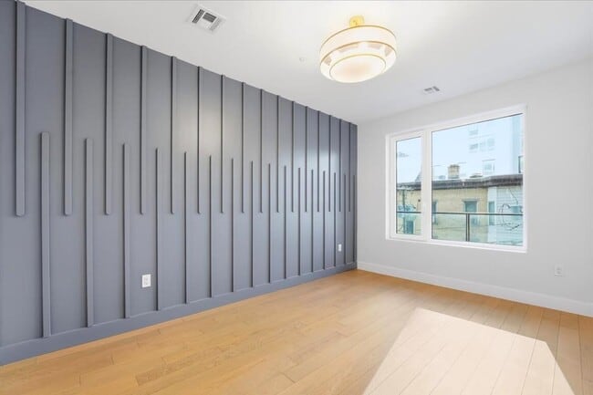 Building Photo - 35 Orchard St