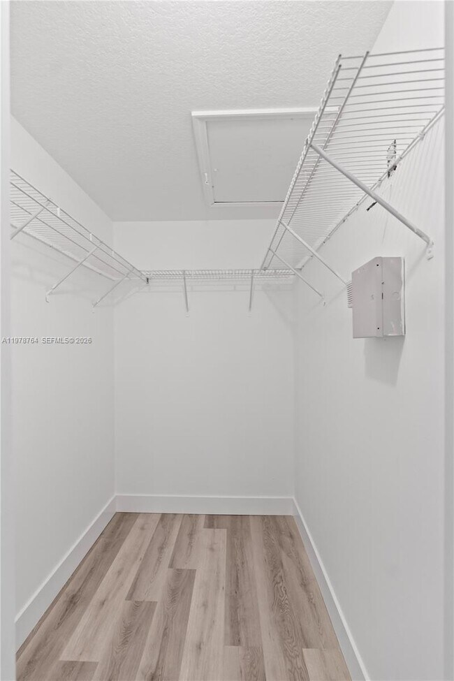 Building Photo - 2930 SE 12th Rd