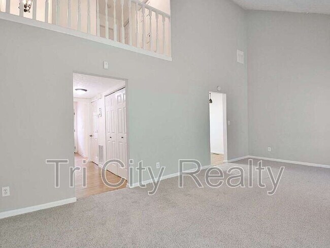Building Photo - 210 Flat Creek Ct