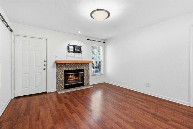 Building Photo - 7685 Northcross Dr