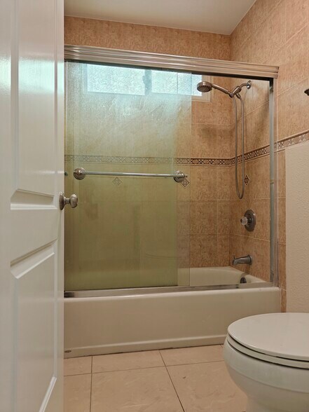 Building Photo - 15192 Tungwood St