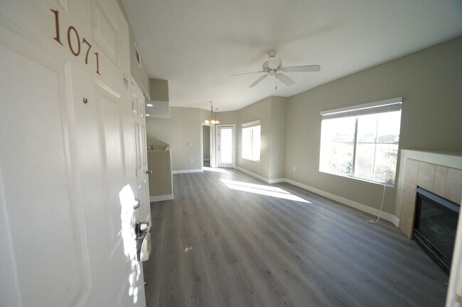 Building Photo - SHOWINGS AVAILABLE NOW