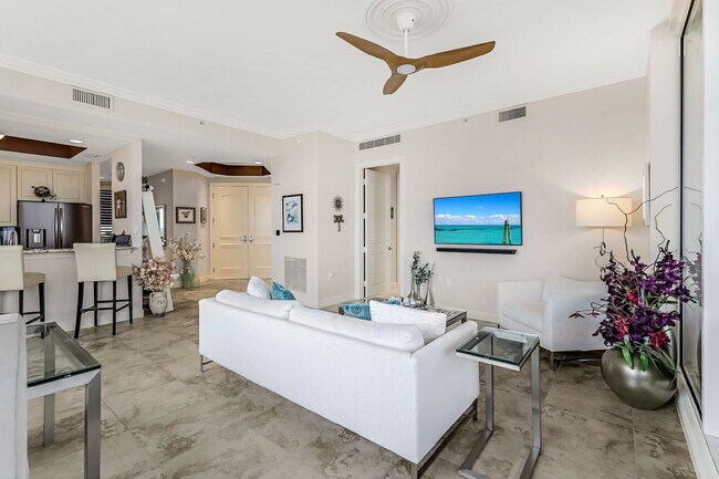 Building Photo - Stunning High-Rise Condo with Gulf Views –...