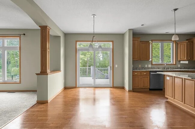 Building Photo - 10543 Noble Cir N