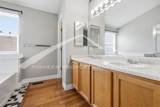 Building Photo - Stunning Home with Central AC and 2-Car Garage