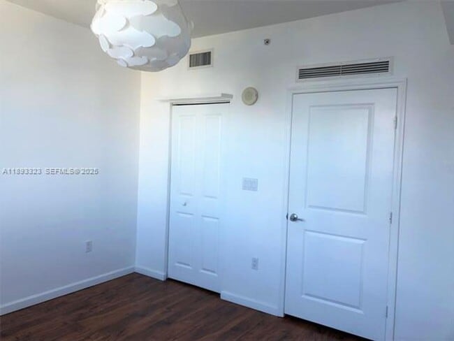 Building Photo - 7900 Harbor Island Dr