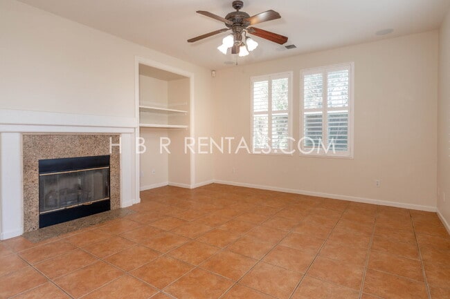 Building Photo - Comfort, Convenience & Space — Tracy Living at Its Best