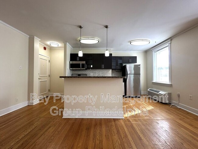 Building Photo - 437 W School House Ln