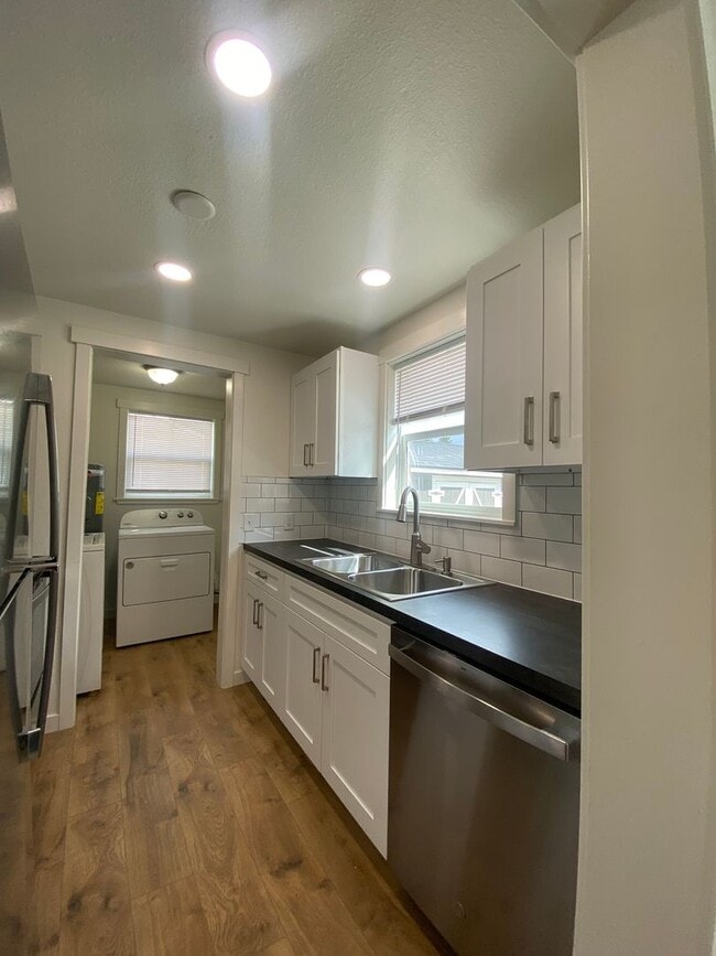 Building Photo - ? Fully Remodeled 1 Bed / 1 Bath Home Near Franklin Park ?