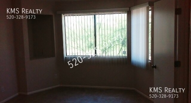 Building Photo - 5654 S Wood Crest Dr