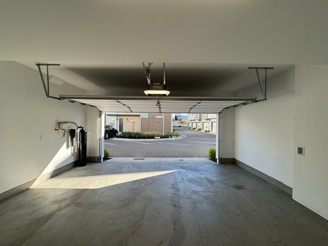 Building Photo - 6333 Dandelion St