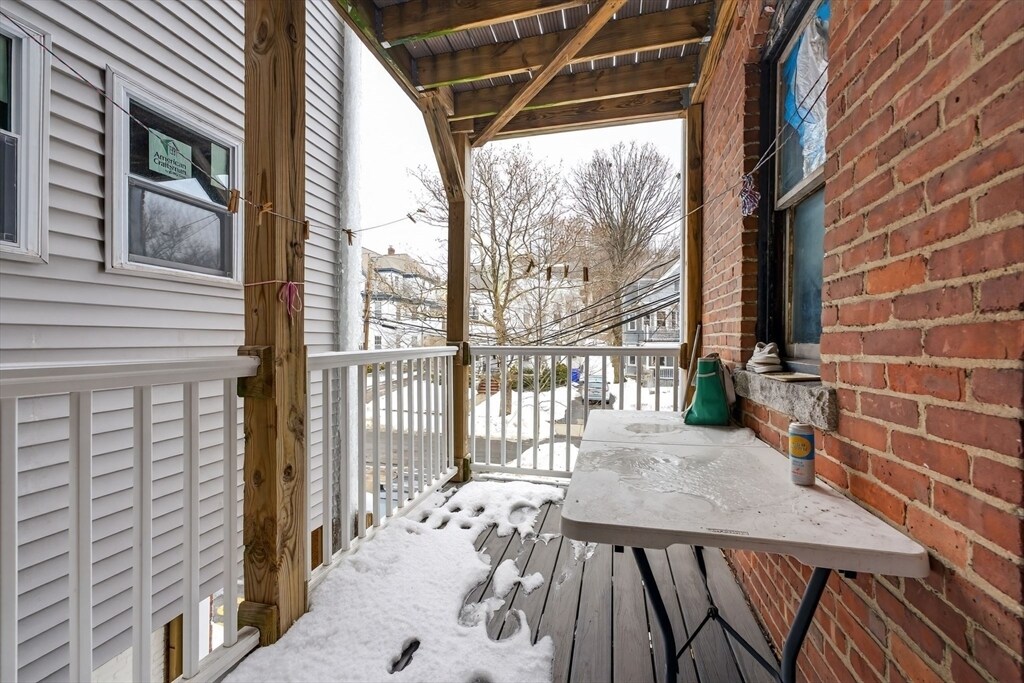 Building Photo - 736 Washington St