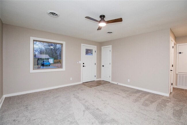 Building Photo - 221 E Adobe St