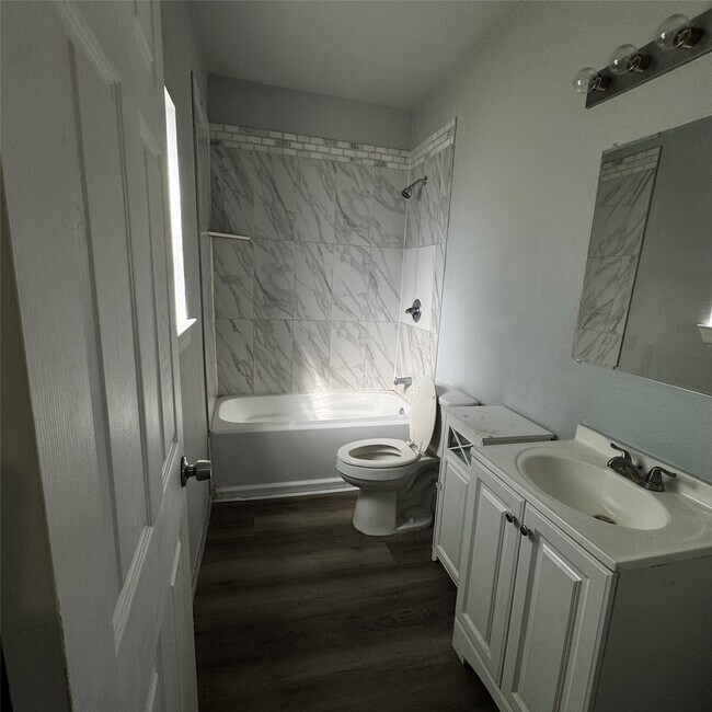 Building Photo - 3917 Kashmere St