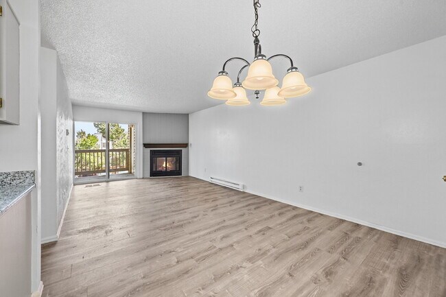 Building Photo - $1,340.95 - 2 Bed, 1 Bath Condo in Aurora with In Unit Laundry!
