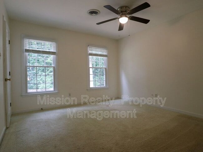 Building Photo - 4600 Cedar Cliff Rd