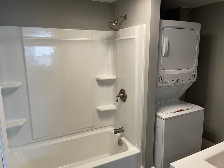 Building Photo - 188 Wilson St