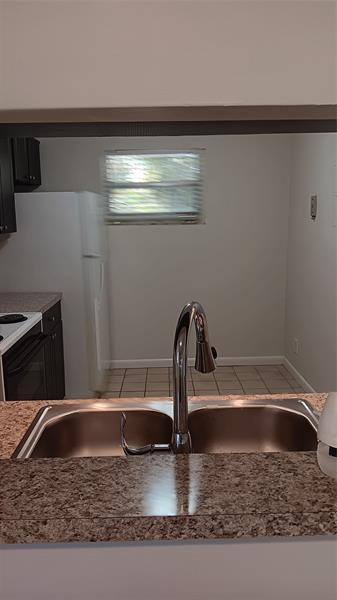 Building Photo - 8735 Ramblewood Dr
