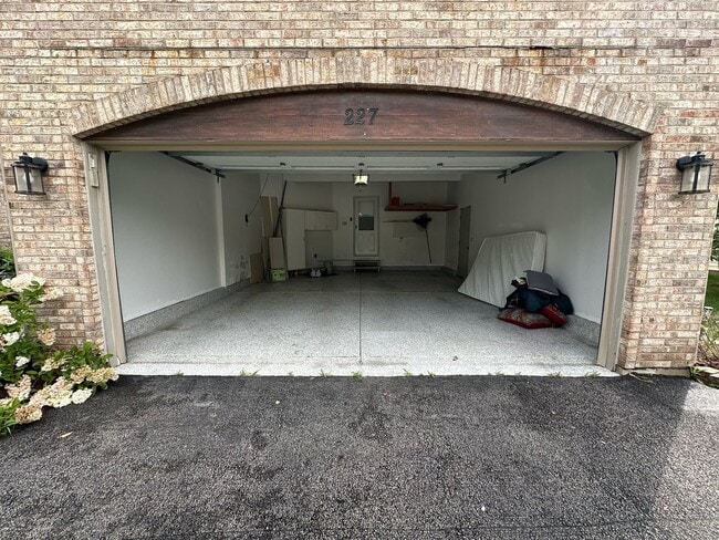Building Photo - 227 Butler Dr