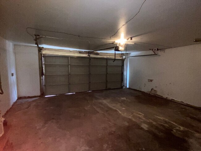 Building Photo - 4 Bedroom For Rent! $500 off the First month if you apply NOW!