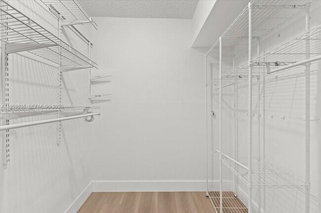 Building Photo - 181 Wimbledon Lakes Dr