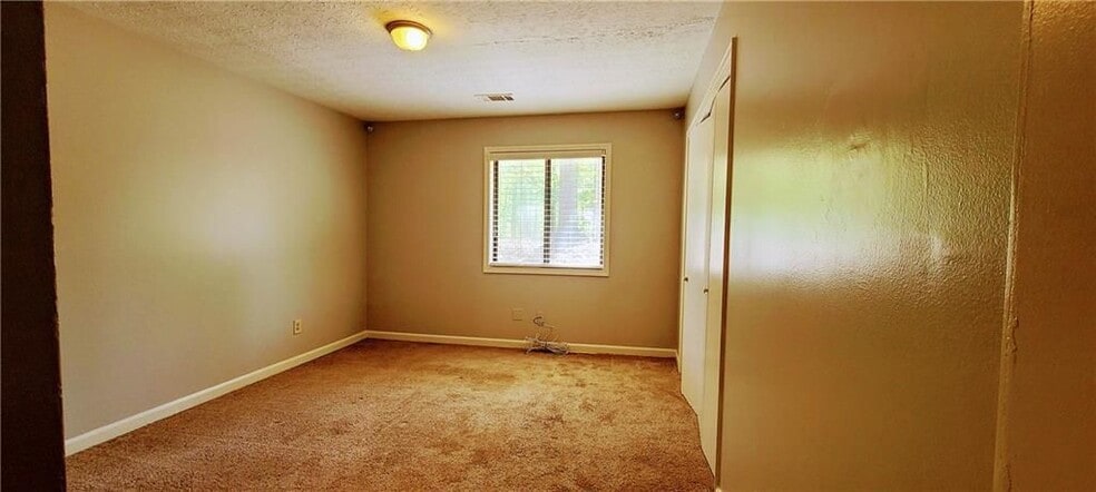 Building Photo - 966 Amberly Dr