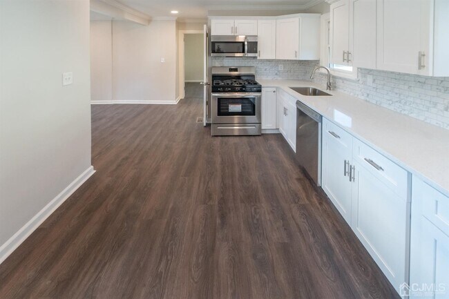 Building Photo - 209 Runyon Ave