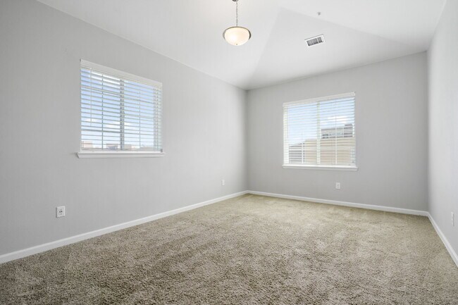 Building Photo - Spacious 3 bedroom in gated community