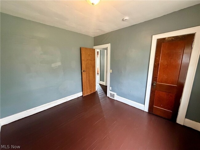 Building Photo - 578 Hoye Ave