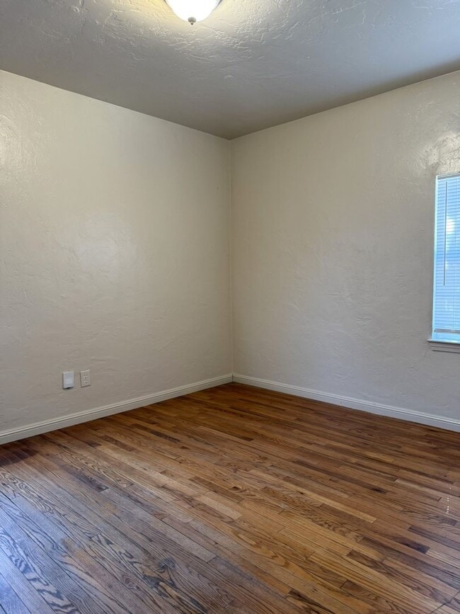 Building Photo - Cozy 3 bedroom/1 bath for rent