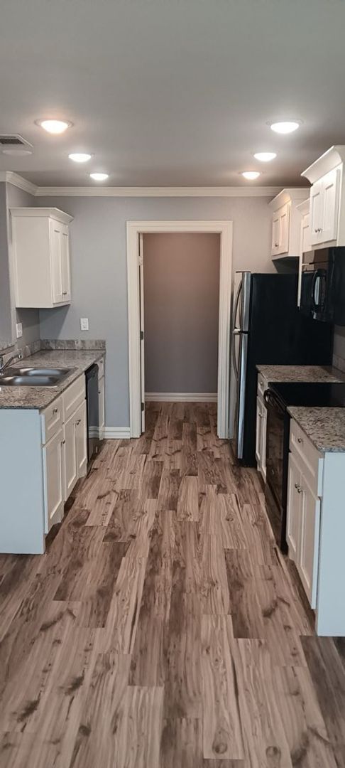 Building Photo - 3 bedroom/2 bathroom townhouse