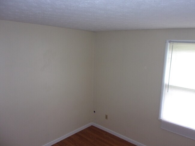 Building Photo - 4630 Cox Dr