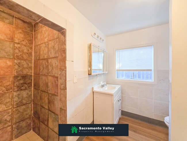 Building Photo - 4235 Arlington Ave