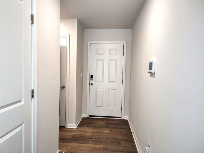 Building Photo - Gorgeous , New Townhome  located in Mallar...