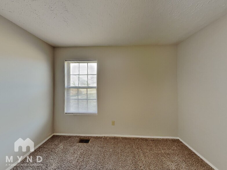 Building Photo - 615 S Mahn Ave