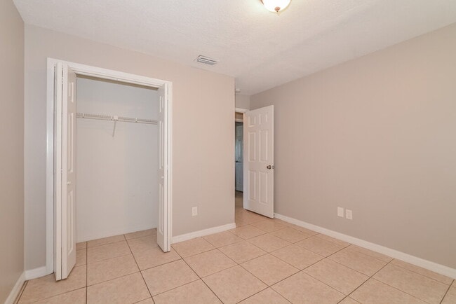 Building Photo - 2417 Ginger Mill Blvd