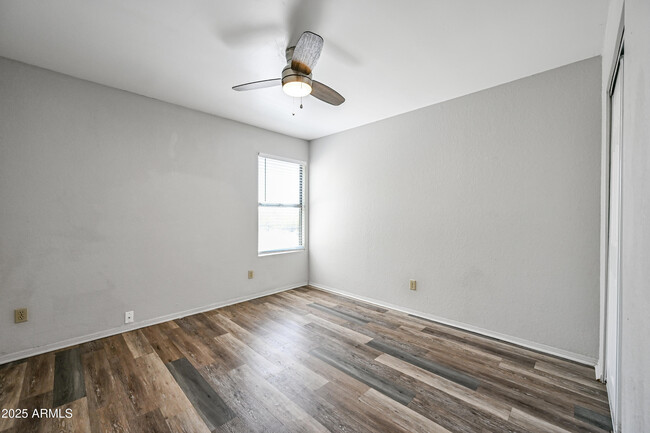 Building Photo - 5580 S Kings Ranch Rd