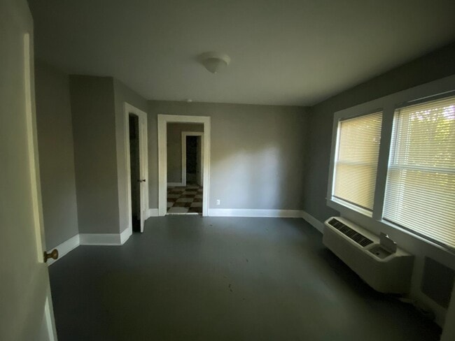Building Photo - 1/1 duplex in shelby, nc