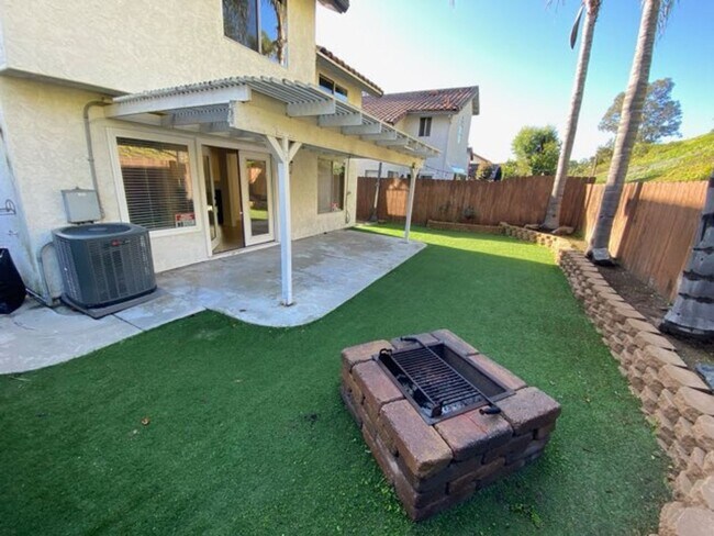 Building Photo - Beautiful 3BD/2.5Bath home within the Rancho Del Oro Village!