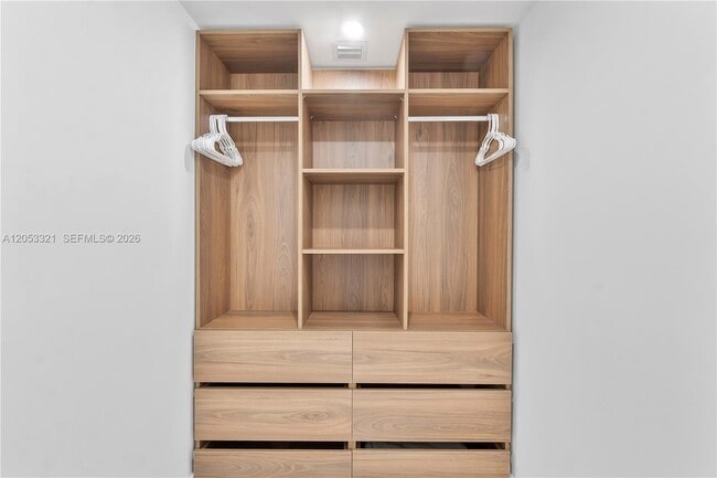Building Photo - 3261 Seaward Dr