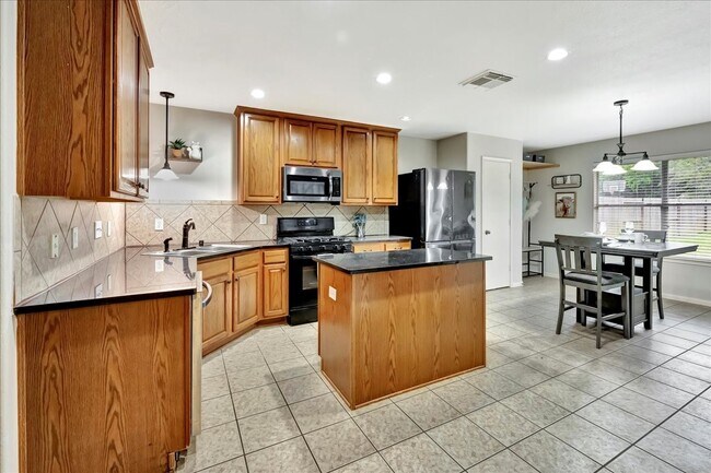 Building Photo - 4026 Bentwood Dr