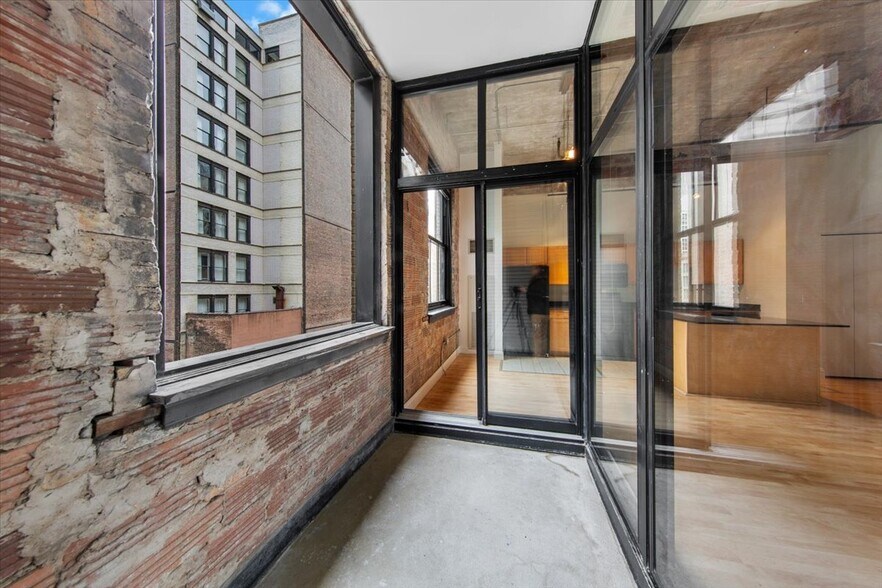 Building Photo - 20 N State St