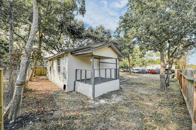 Building Photo - 7640 Broadview Dr