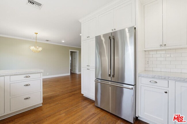 Building Photo - 11370 Matteson Ave