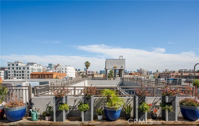 Building Photo - 820 S Wilton Pl